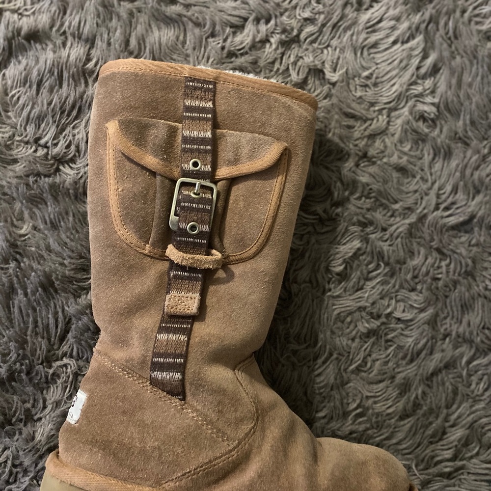Girls Size 1 Tall Ugg Boots - Picture 10 of 11